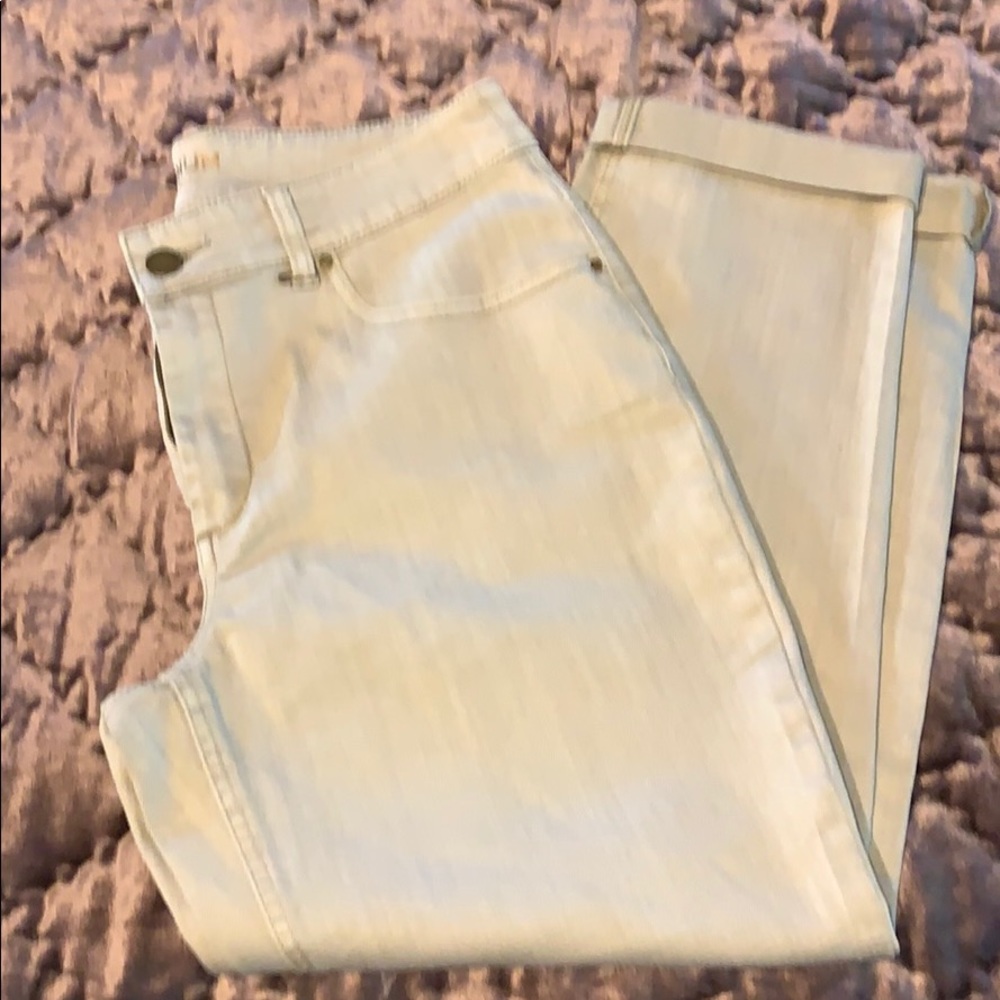 Chico’s Platinum Tan 0.5 Skimmer Jeans